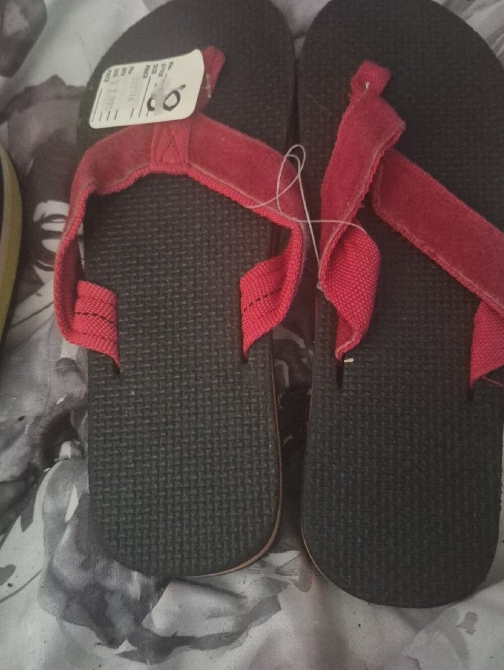 Women’s Assorted Flip Flop Sandals 6 PAIR $10 - Picture 4 of 9
